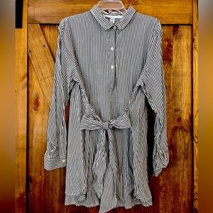 Lightweight tunic style maternity blouse with tie